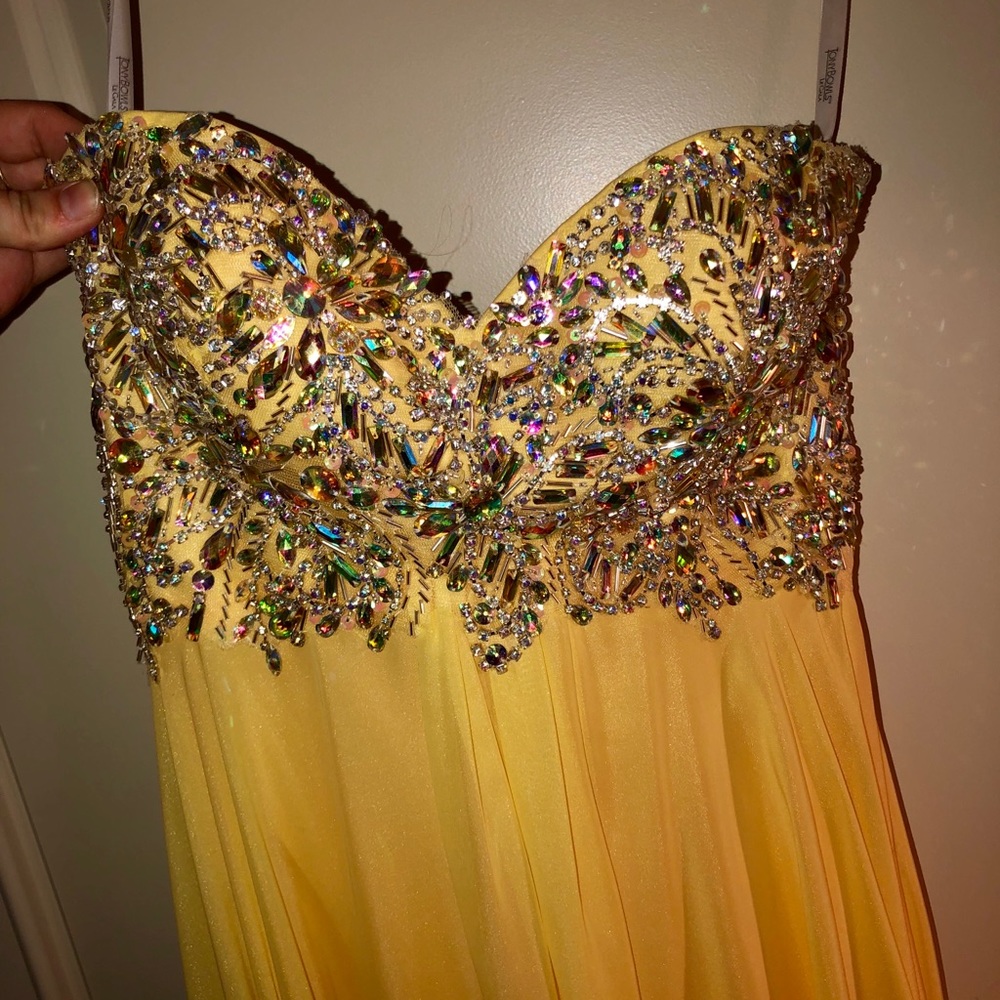 My favorite prom dress!! Yellow & elegant